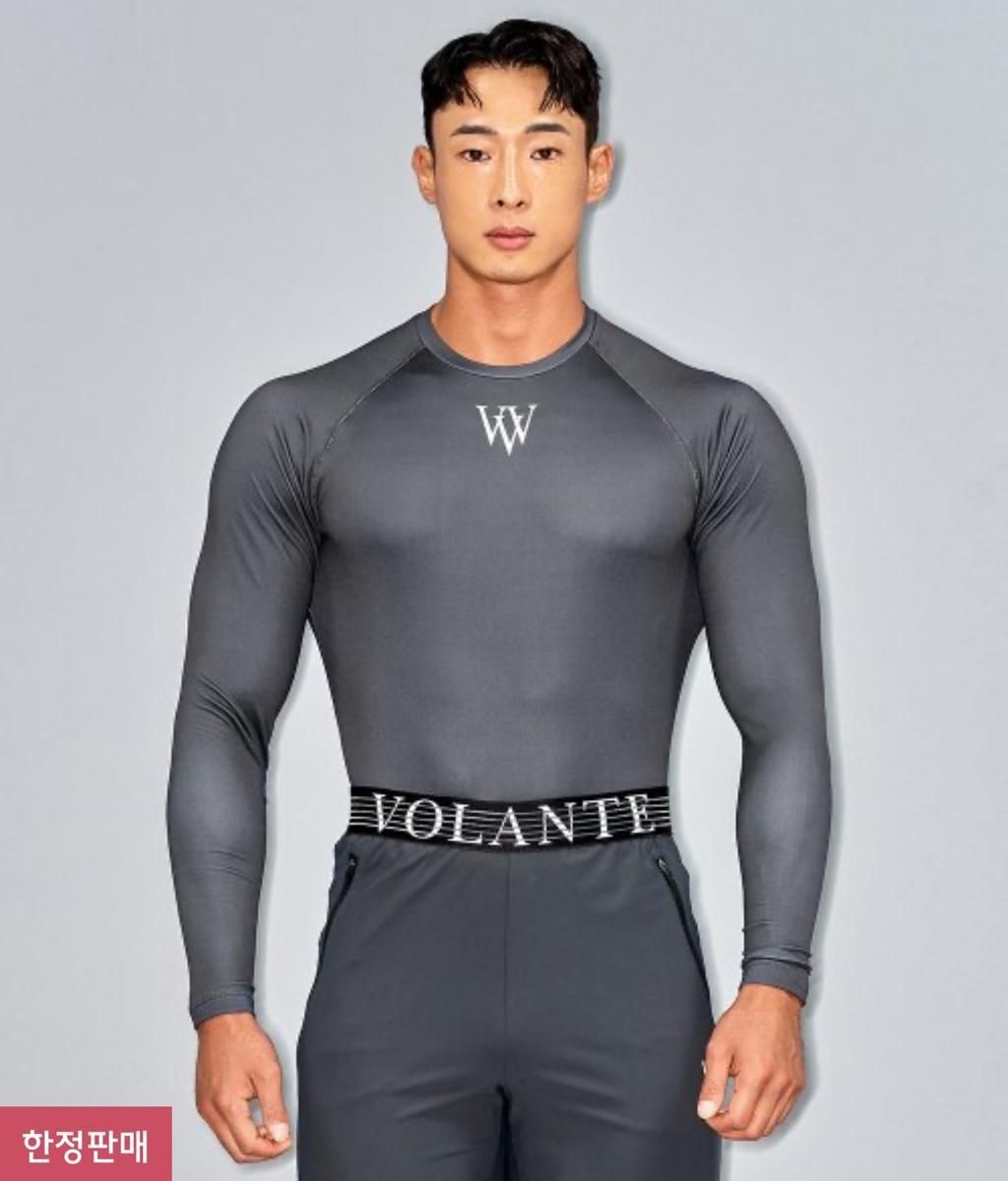 【雷市場（ポンジャン）商品韓国直送】VOLANTE(ボランテ) トリプル V 長袖 ロングスリーブ スリーブ コンプレッション ダーク グレー Tシャツ 1 サイズ