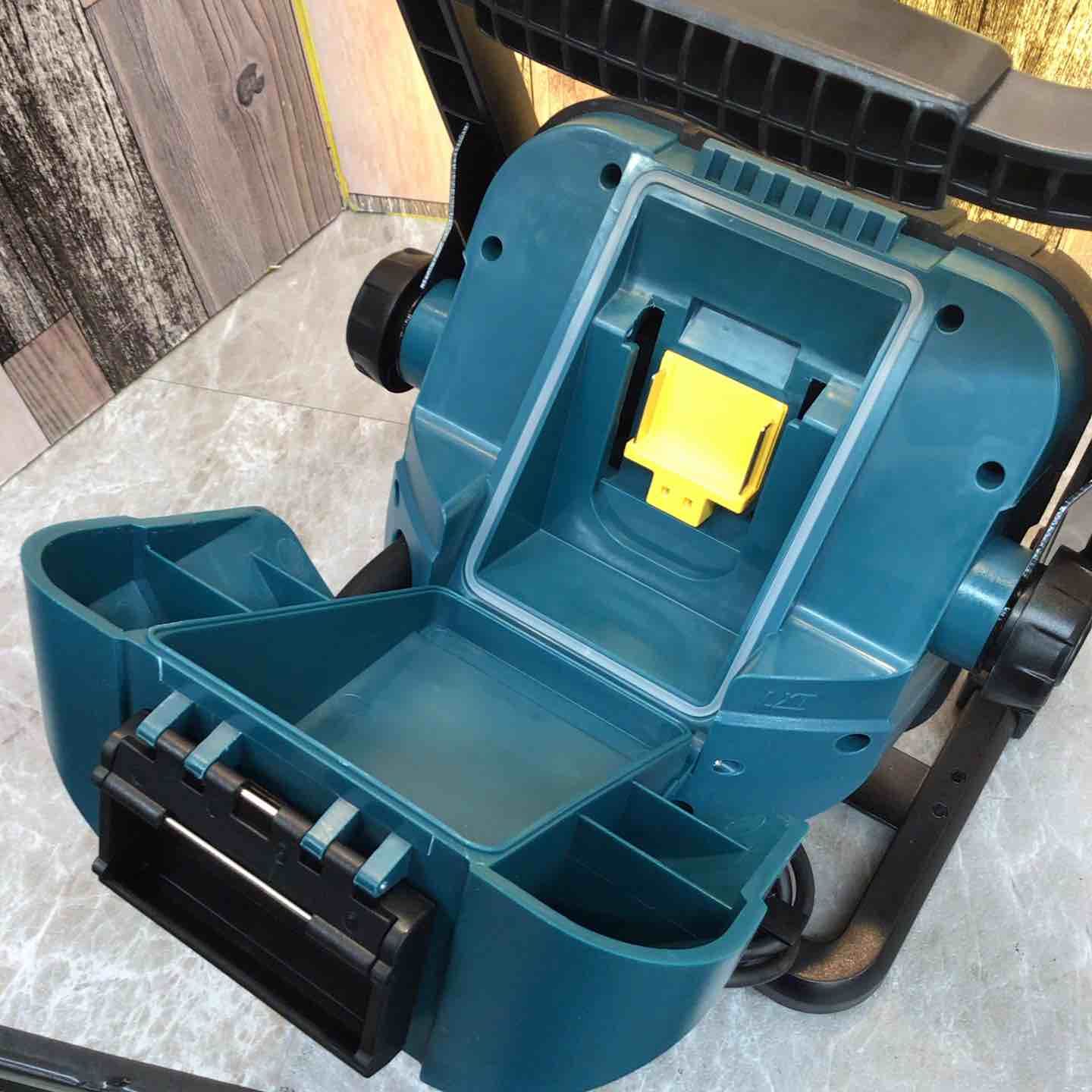 電動工具・エア工具 ★マキタ(makita) コードレスLEDスタンドライト ML805【八潮店】