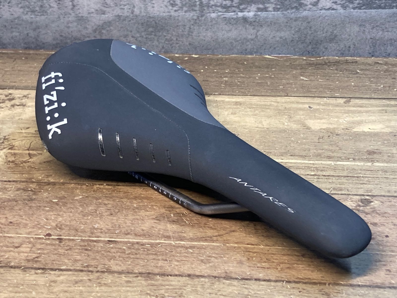 fi'zi:k Kium サドル R5 fi'zi:k Kium サドル R5