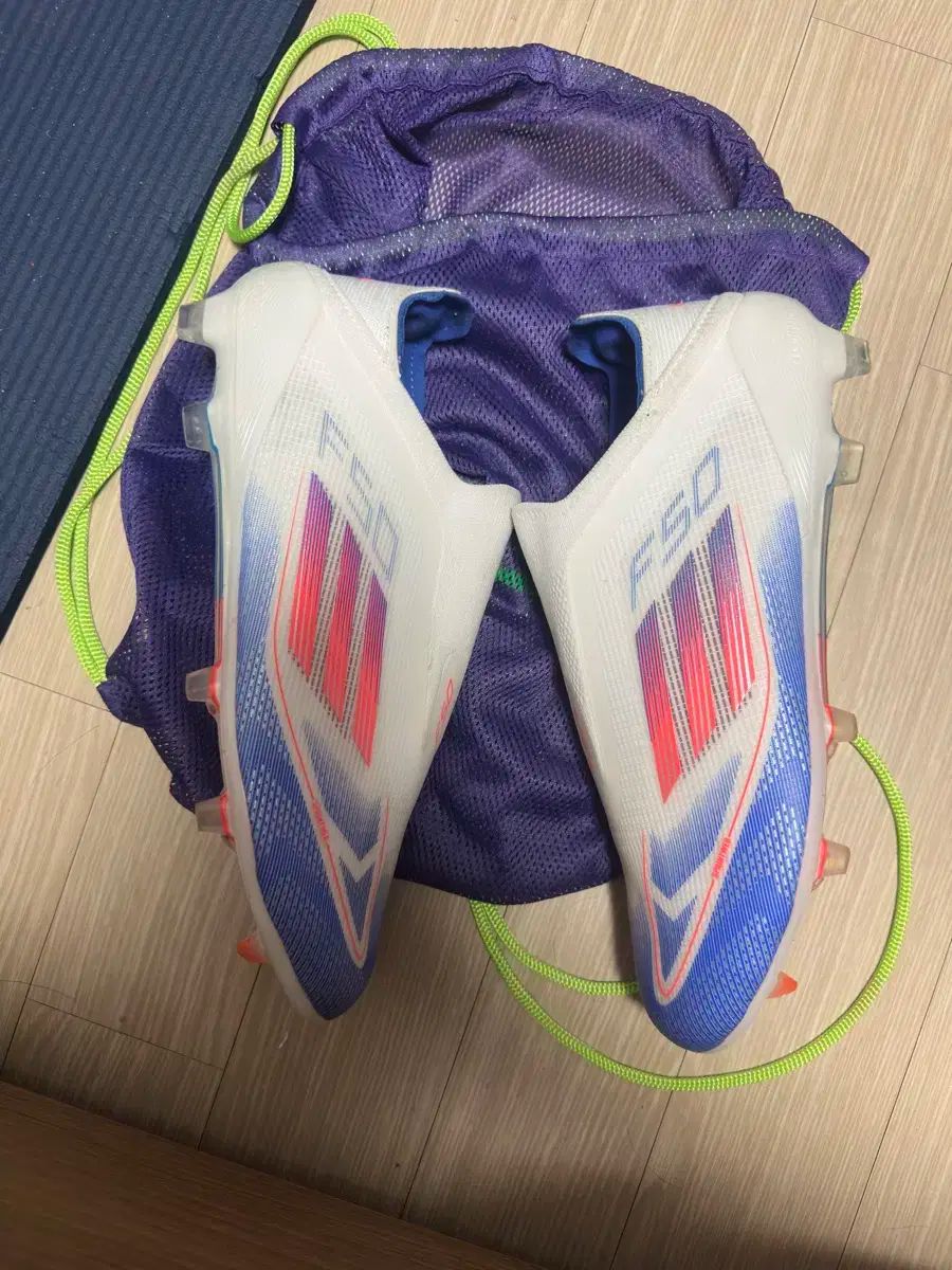 adidas アディダス