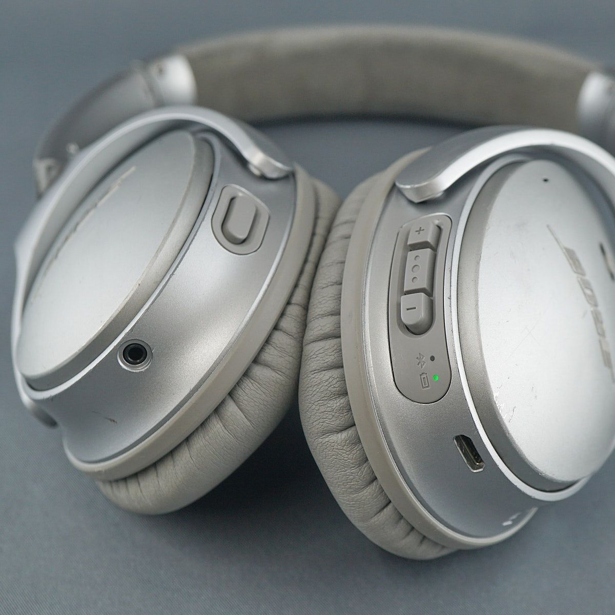 Bose qc 35 ワイヤレスヘッドホン シルバー ケース付き Bose QuietComfort 35 ワイヤレスヘッドホン シルバー 箱付き