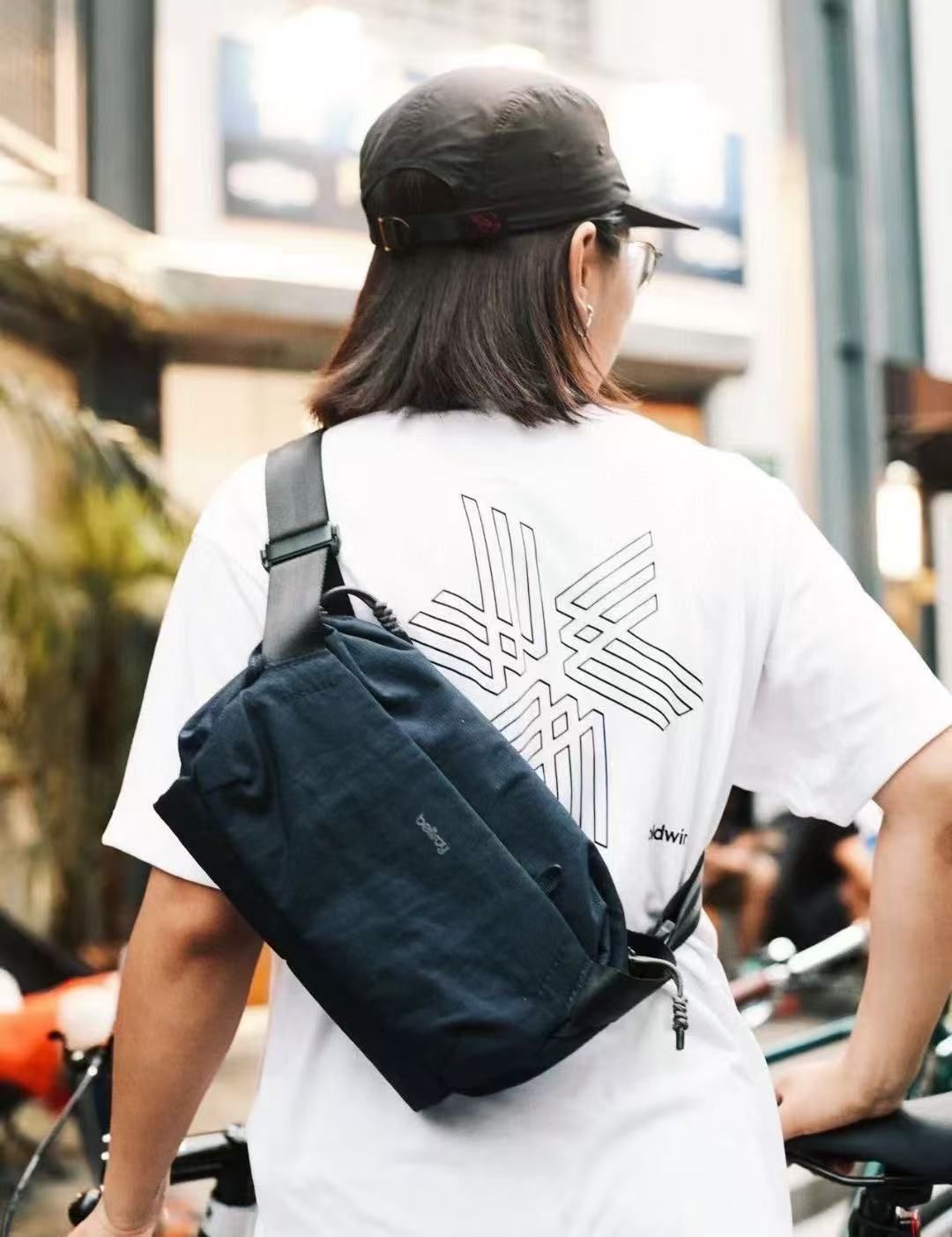 Bellroy ベルロイ ボディバッグ ブラック 7L bellroy ベルロイ クロス