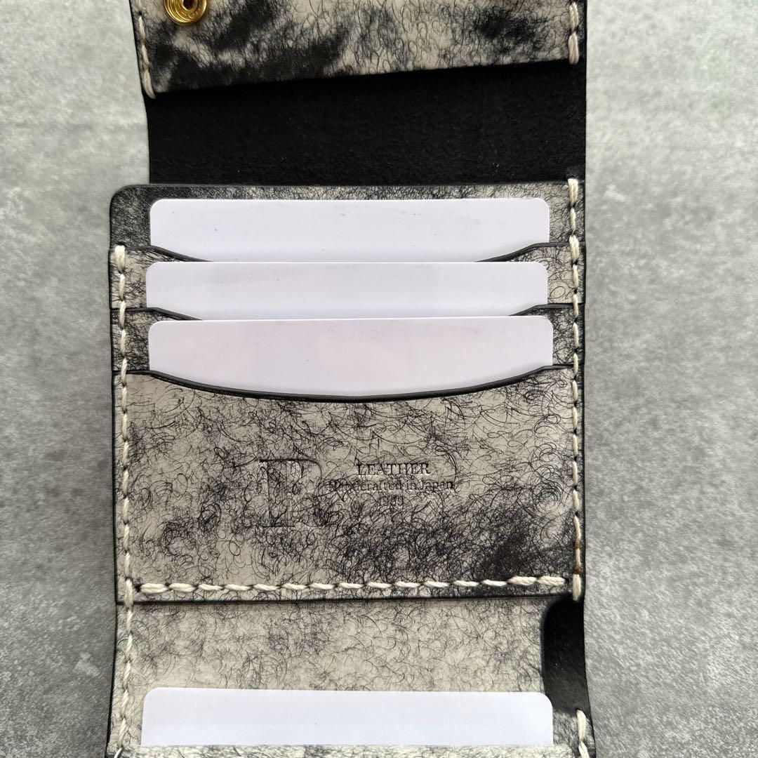 3つ折りトラッカーウォレット】本革ハーフウォレット ハトメ