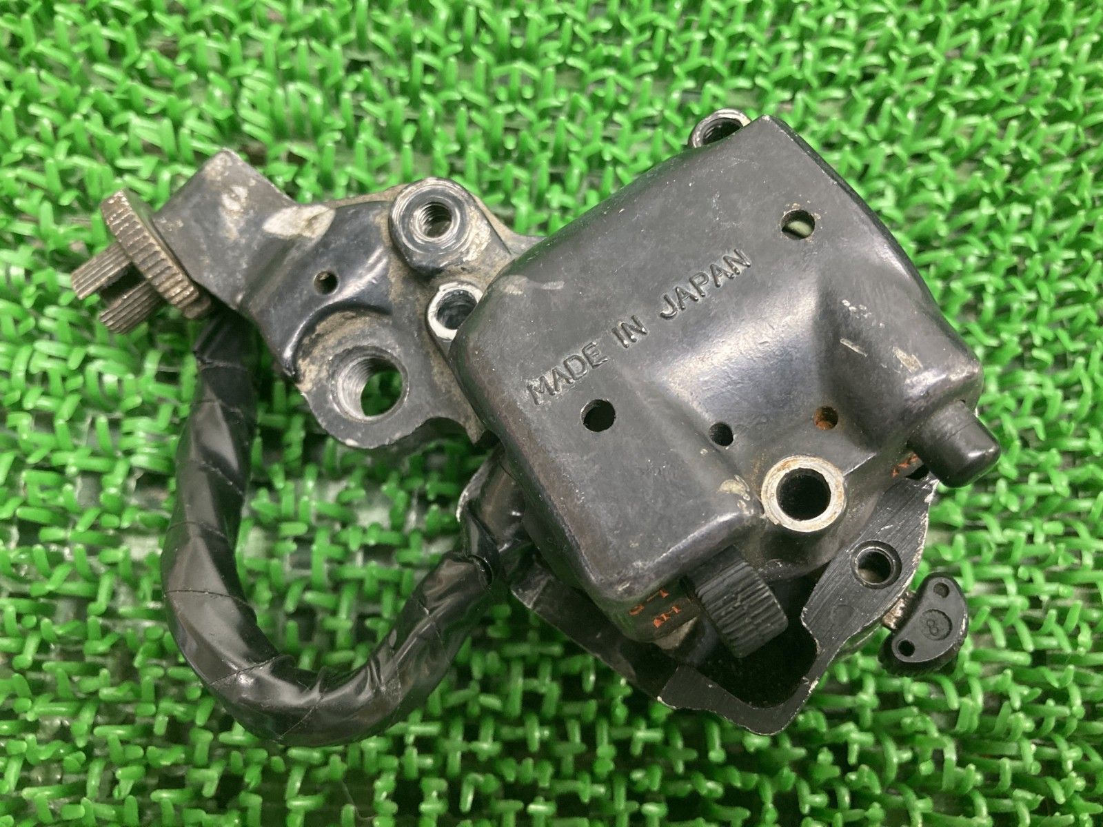 CB750FOUR ハンドルスイッチ 左 HM-14QB-T ホンダ 純正 中古 K1～K5 当時物 スイッチボックス クラッチホルダー 修復素材に 88 CB750FOUR ハンドルスイッチ 左 HM-14QB-T ホンダ 純正 中古 K1～K5