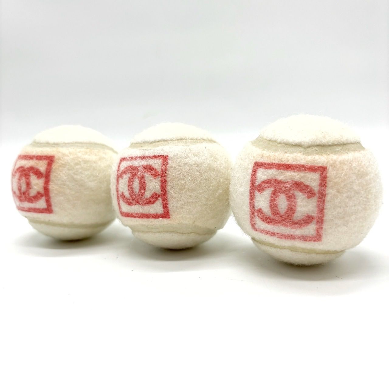 CHANELテニスボール Authentic CHANEL Tennis Ball Hard ball CC Logo Sports ivory