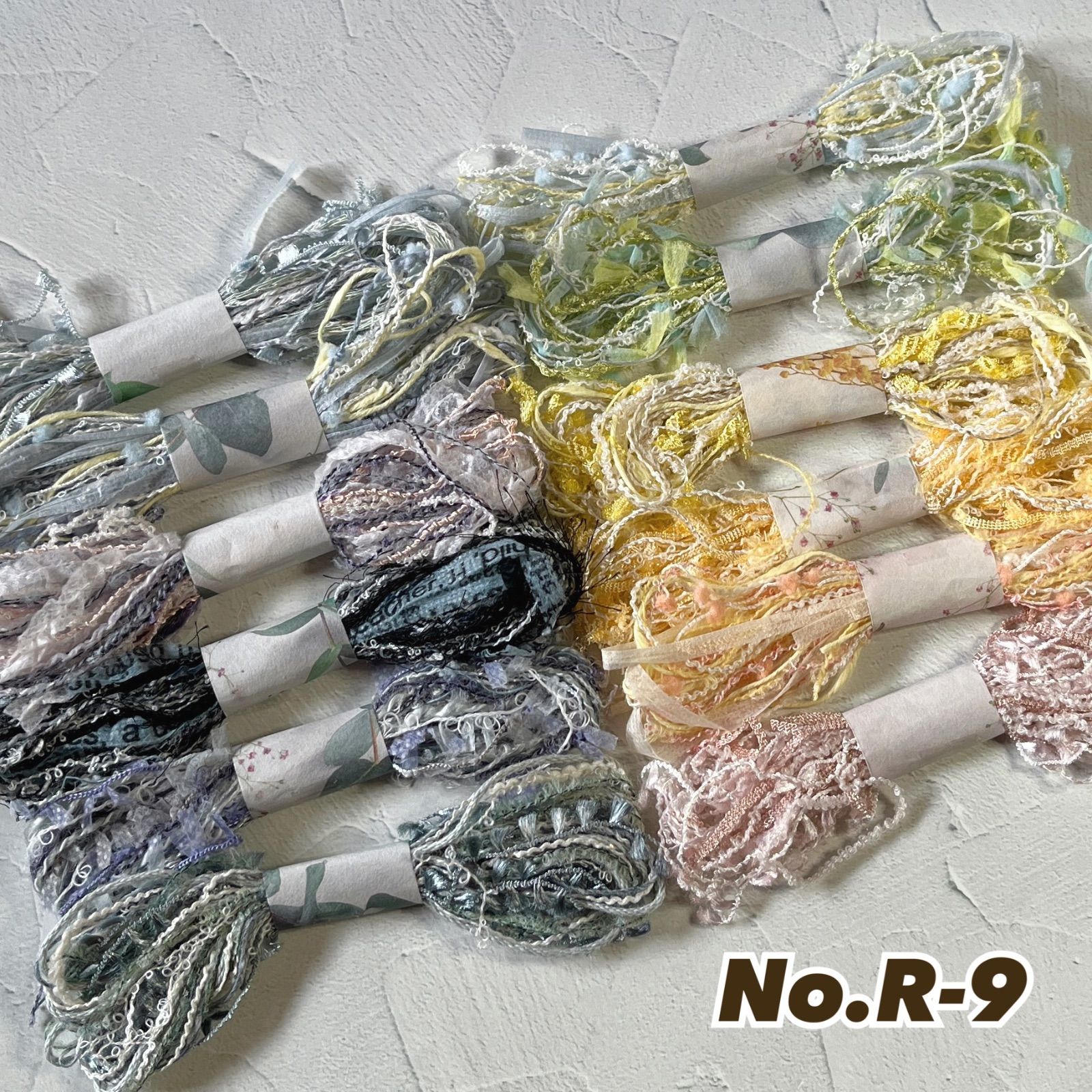 NO. R-9】在庫限り 手染め引き揃え糸 1mリボン巻き ×12束毛糸 NO. R-9】在庫限り 手染め引き揃え糸 1mリボン巻き ×12束毛糸