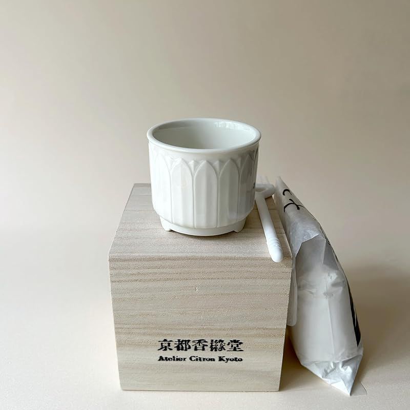 水月蓮花香炉 2寸｜白陶器 4点セット｜日本製 京都香櫞堂｜仏壇用線香立て 供養具｜モダン仏具 インテリア仏壇｜初盆 盂蘭盆 法要 法事 家庭祭祀にも｜ギフト 長寿祝い 敬老の日 退職祝い お正月 贈答品 0