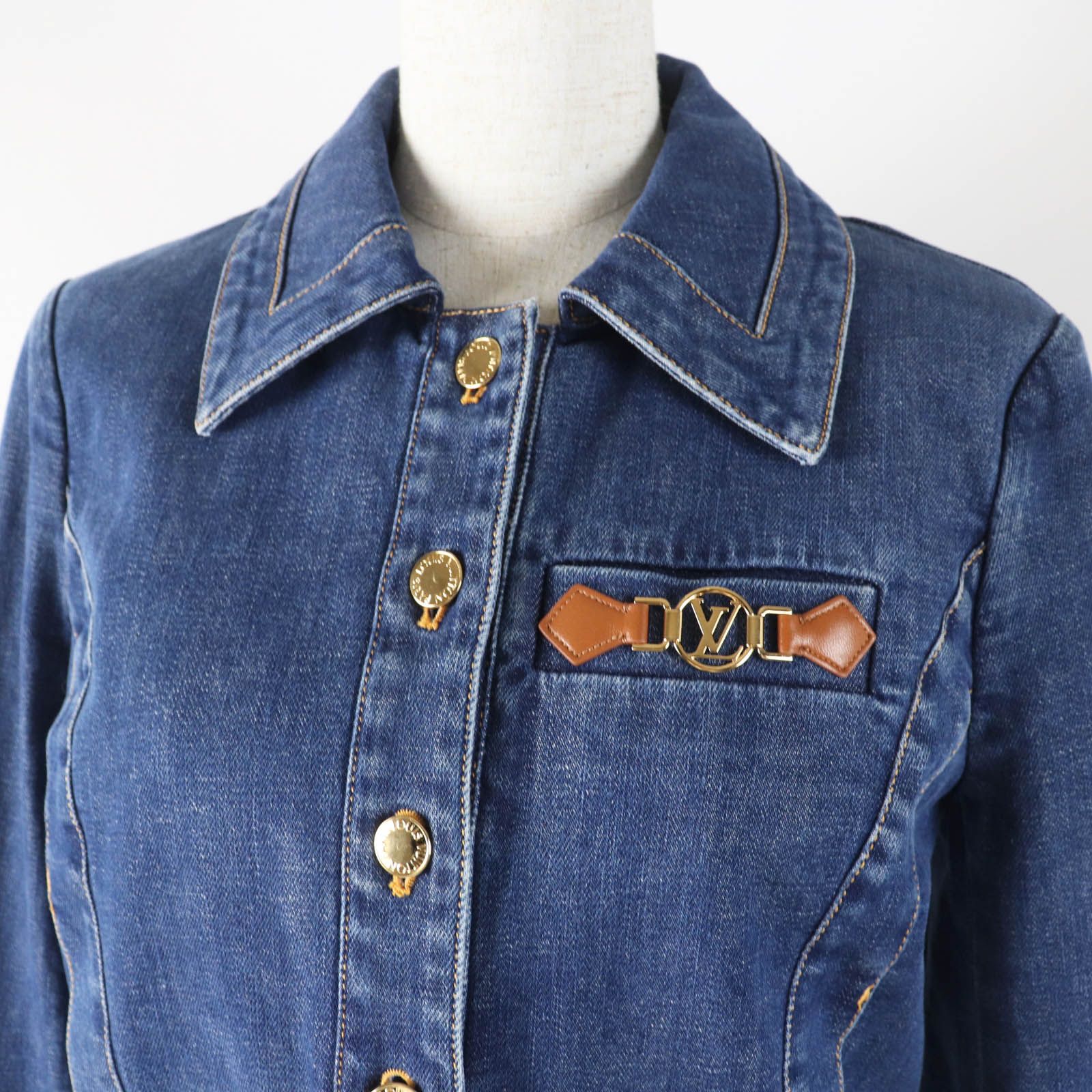 LOUIS VUITTON - 極美品◎LOUIS VUITTON ルイヴィトン 21AW LV金具・ロゴボタン付き レトロオーガニックコットン デニムジャケット インディゴブルー ゴールド金具 36 ハンガー付き イタリア製 正規品 レディース 極美品◎LOUIS VUITTON ルイヴィトン 21AW LV金具・ロゴボタン