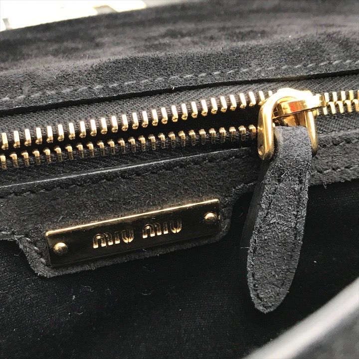 美品 MiuMiu ミュウミュウ マドラスレザー ターンロック ショルダー バッグ ブラック ラヴィットチャーム付 a3421 MIU MIU - 美品 MiuMiu ミュウミュウ マドラスレザー ターンロック