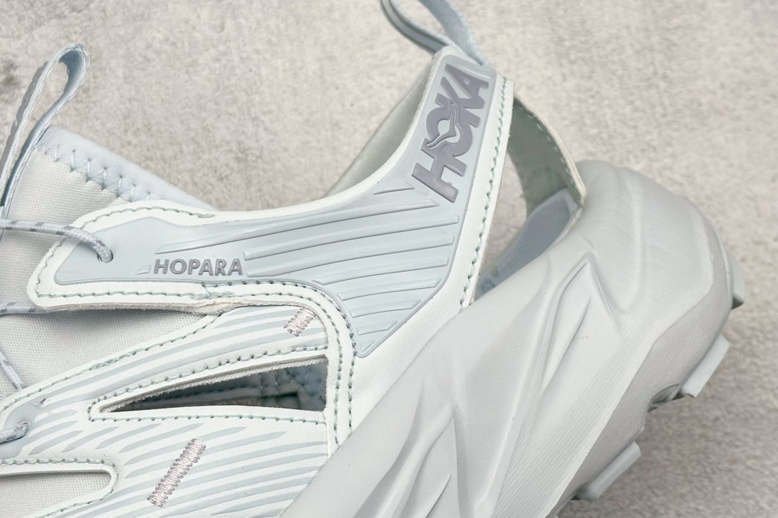 ホカオネオネ HOKA