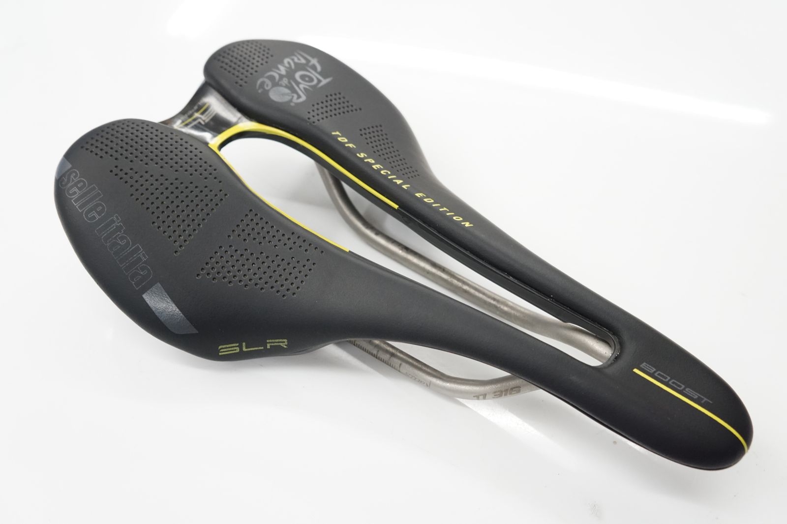 SELLE ITALIA 「セラ イタリア」 SLR BOOST SUPERFLOW サドル / バイチャリ浦和ベース