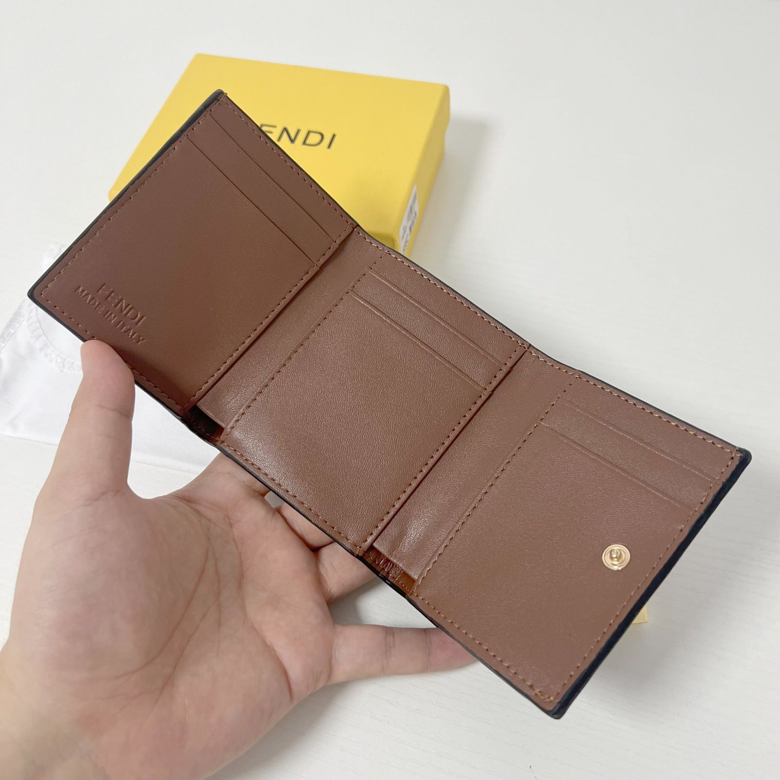 極美品✨フェンディ Fendi 財布 三つ折り ミディアム FF