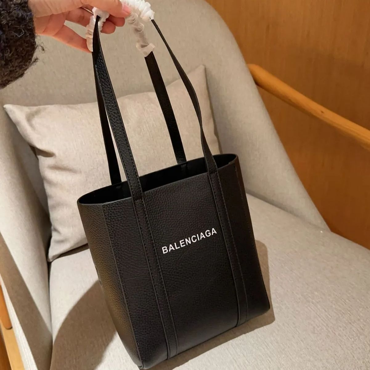 ★ トートバッグ ハンドバッグ 上品でシンプルなデザイン