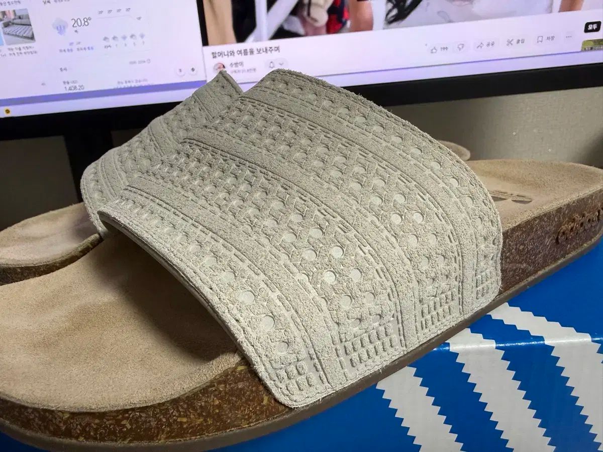 adidas アディダス アディレッタ スエード スリッパ 275 サイズ IH6148 WWW_MERCADOAVALIA_COM_BR