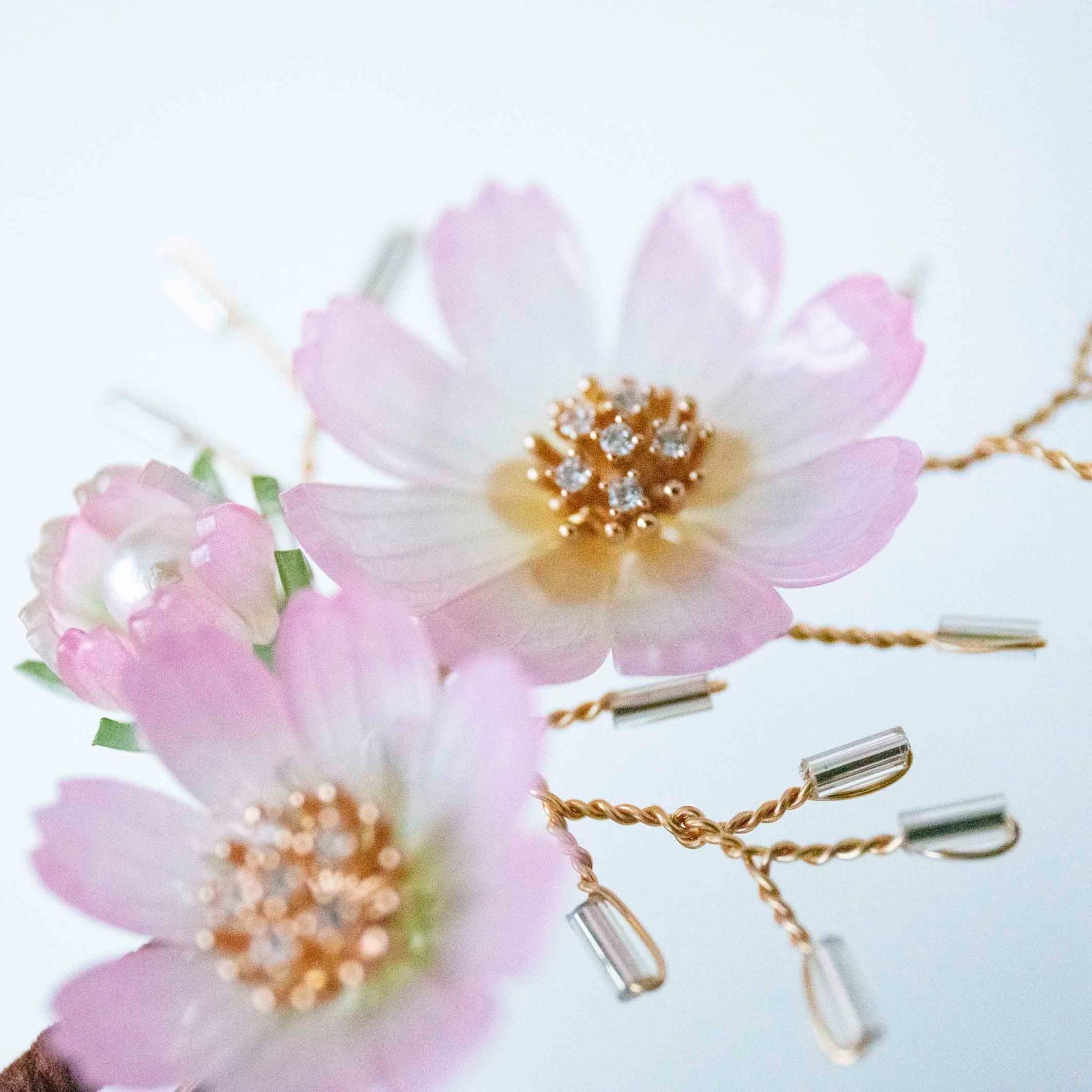  色が選べる コスモス 秋桜 白 ピンク 赤 プラ板 ヘアアクセサリー 髪飾り u字 和装 洋装 ドレス 浴衣 簪　かんざし その他