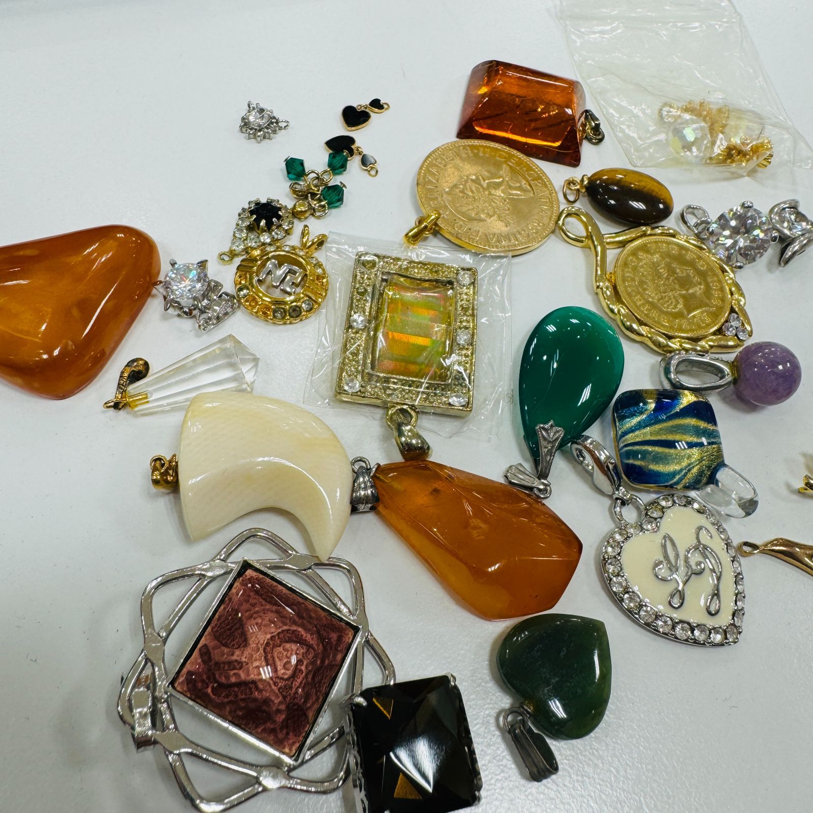 A【まとめ売り】ペンダントトップ ルース ストア 天然石 海外コイン NINA RICCI ニナリッチ 琥珀 ジルコニア アクセサリー