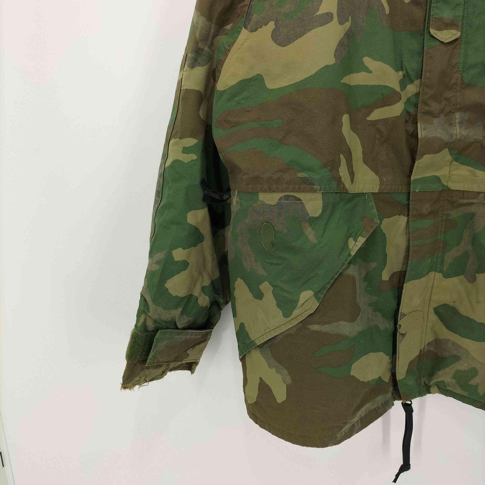 U.S. ARMY(ユーエスアーミー) EQUA INDUSTRIES社 PARKA COLD WELTRER CAMOUFLAGE メンズ  MEDIUM-REGULAR【中古】【ブランド古着バズストア】 ユーエスアーミー U.S. ARMY EQUA INDUSTRIES社 PARKA COLD WELTRER