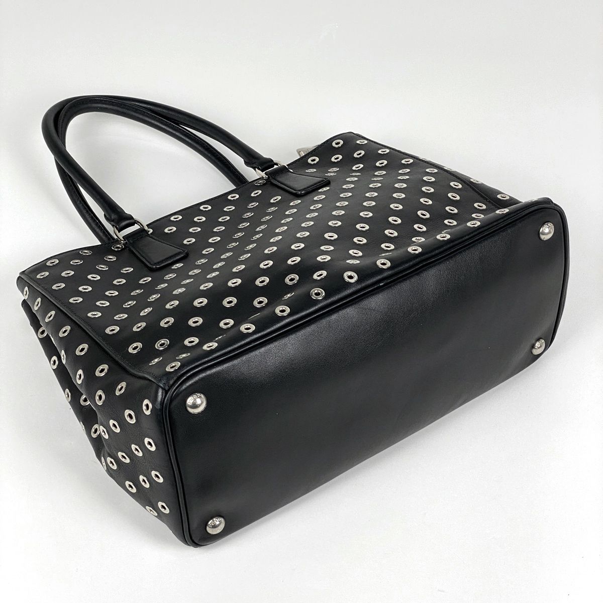 プラダ PRADA ロゴプレート ハンドバッグ パンチング トートバッグ  