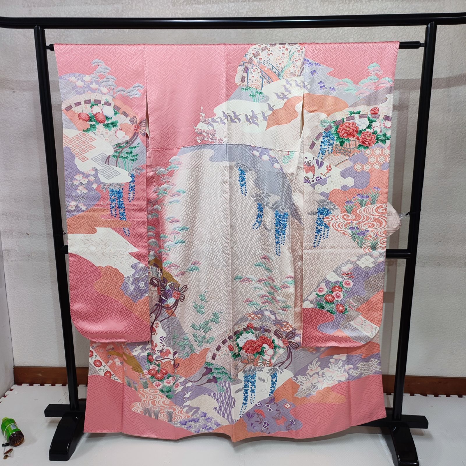 美品　振袖　正絹　綸子　薄ピンク 振袖 正絹 ピンク 綸子 【k0013】 - メルカリ