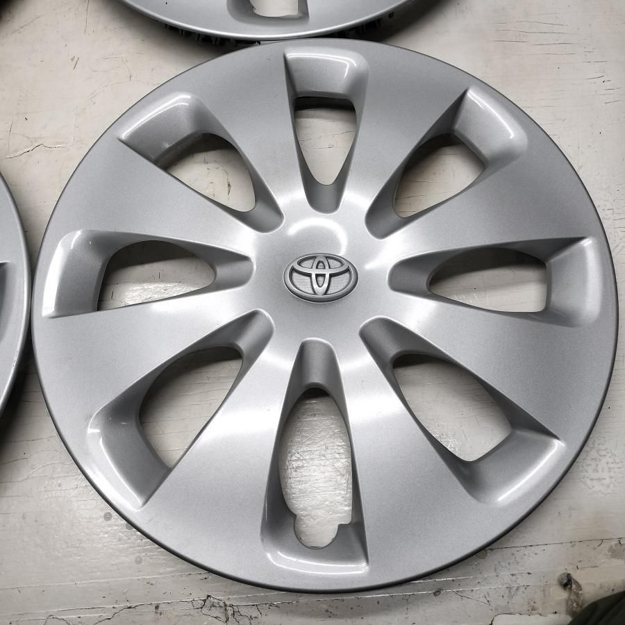 トヨタ アクア 純正スチールホイール用ホイールキャップ 15インチ 4枚 トヨタ アクア 純正ホイールキャップ 4枚セット NHP10 15インチ