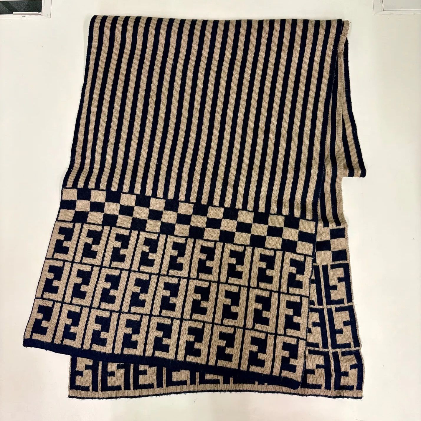 FENDI 】フェンディ ズッカ柄 FFロゴマフラーロゴ ストライプ ベージュ