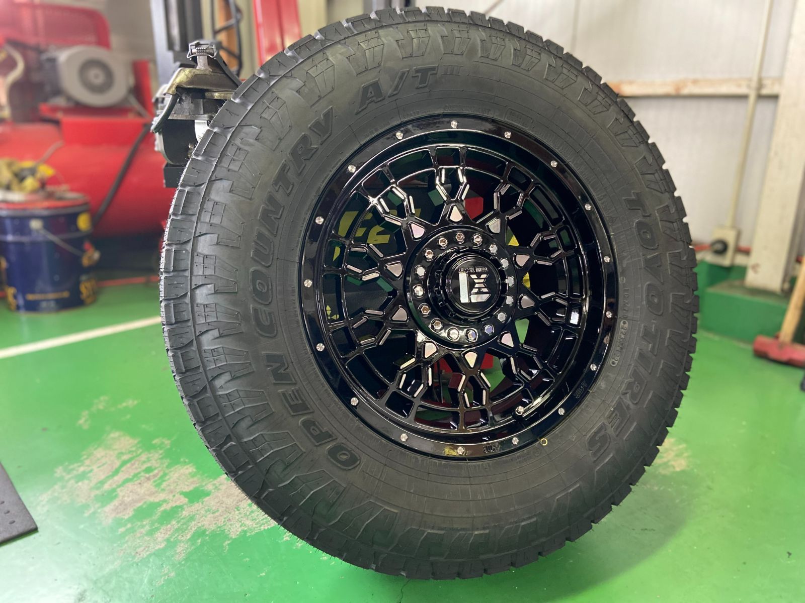 ランドクルーザー100系 シグナス ランクル 18インチ LEXXEL PreDator プレデター TOYO オープンカントリー AT3  285/60R18 - メルカリ