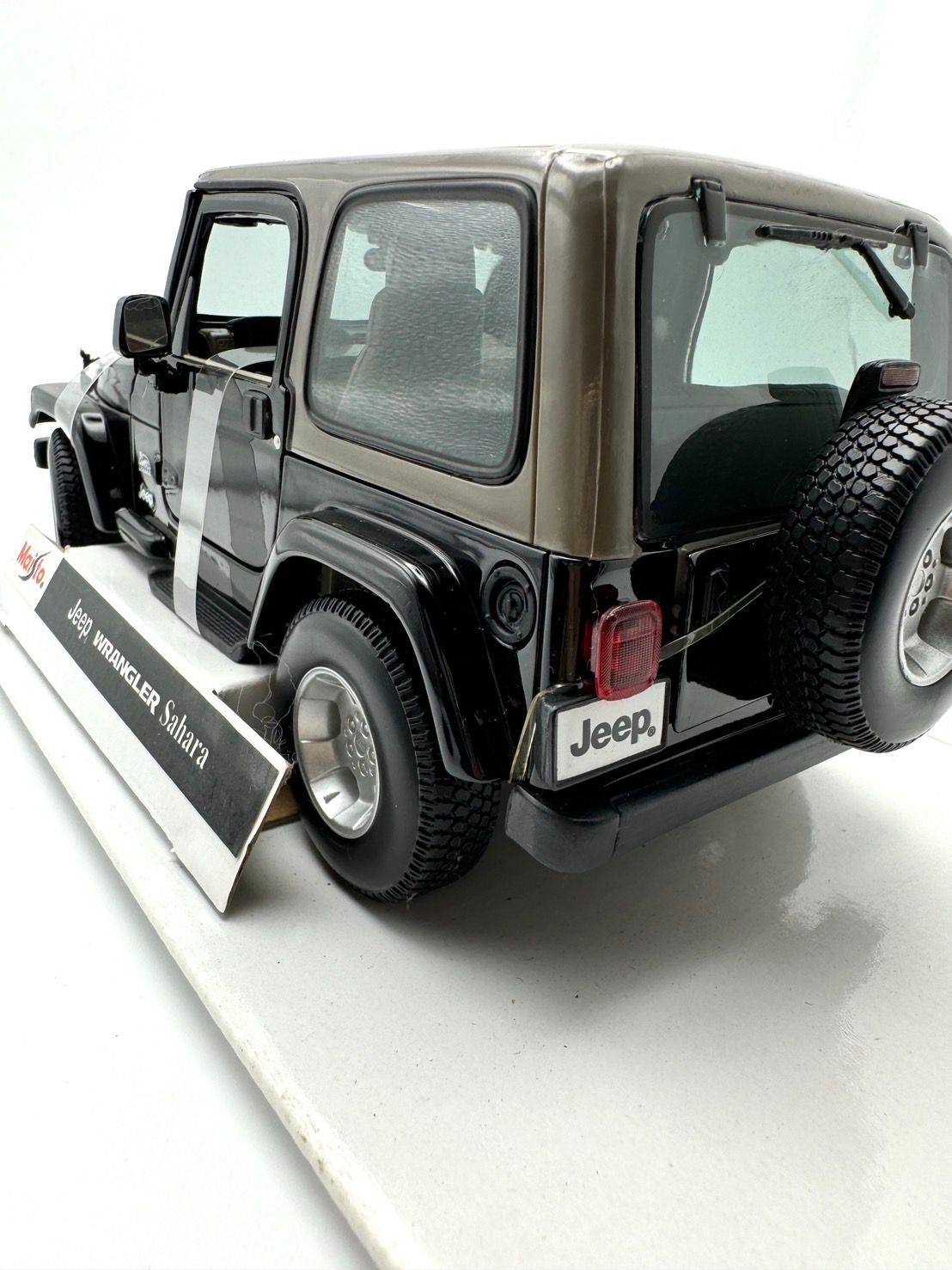 Maisto 1/18 Jeep WRANGLER Sahara ブラック - メルカリ