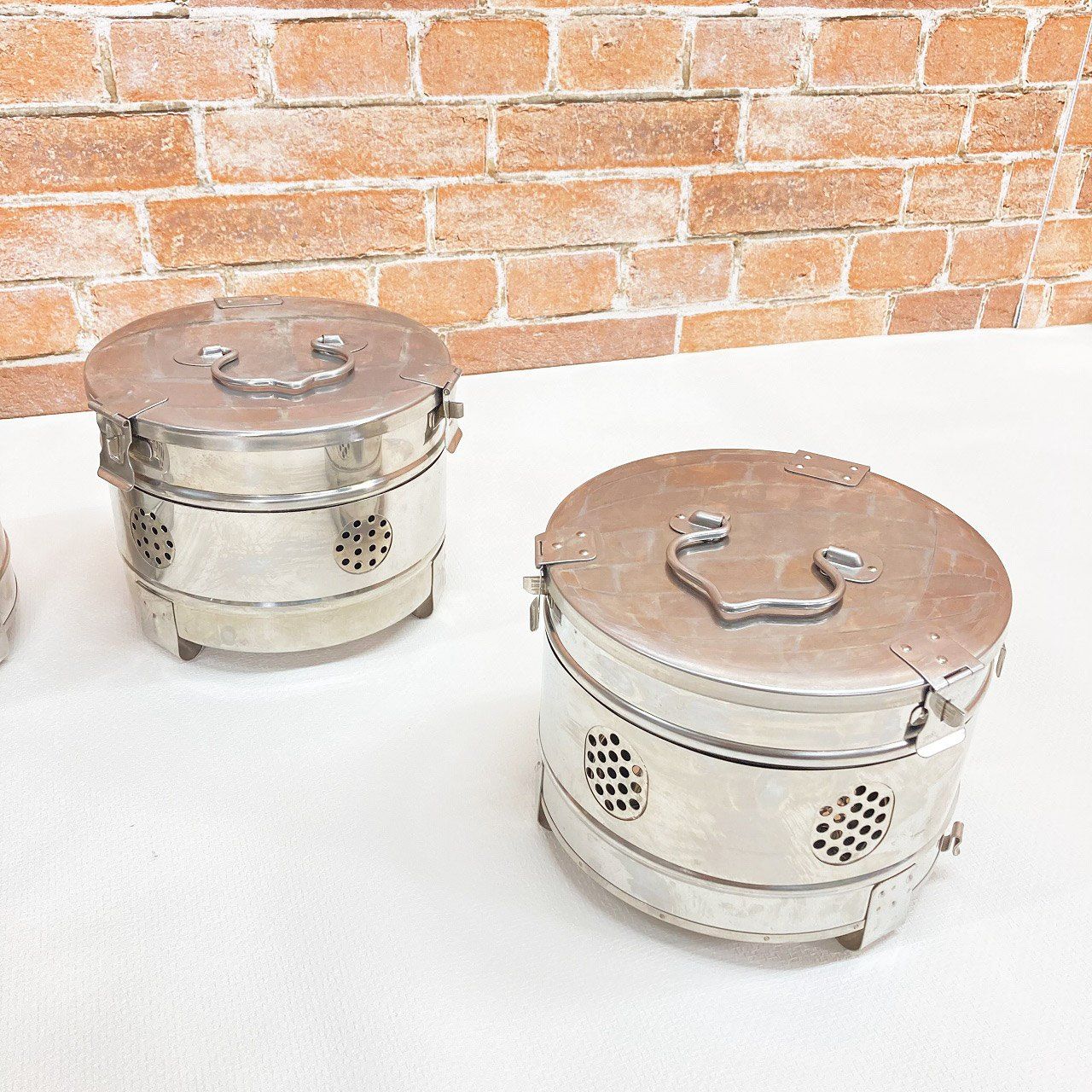 滅菌用カスト缶など 医療用ステンレスケースまとめ売り ○【中古品】 ☆まとめ売り☆ 医療用 丸形カスト 4個セット