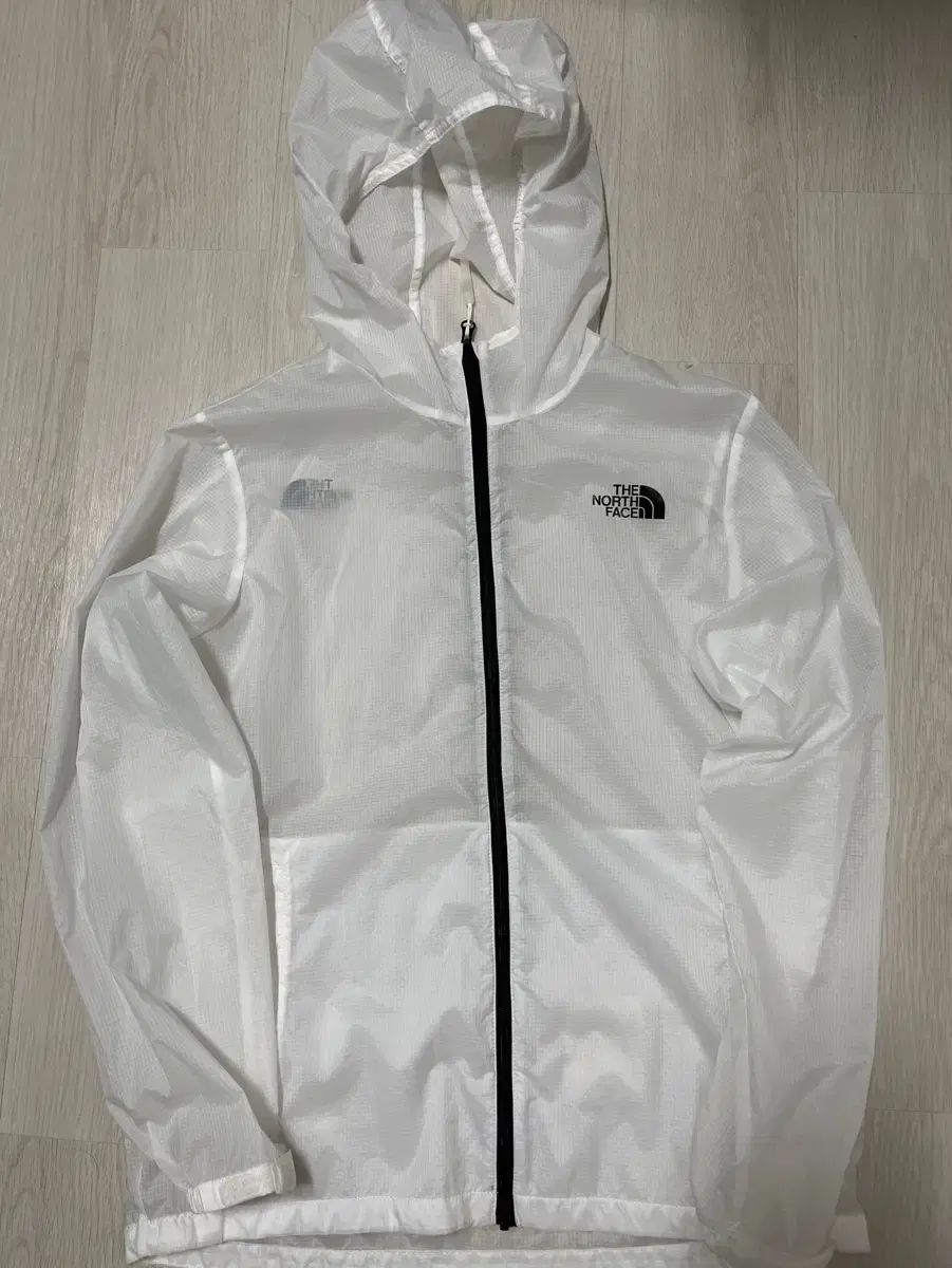 THE NORTH FACE ホワイト M ウィンドブレーカー THE NORTH FACE 日本未入荷 ザ・ノースフェイス ウィンド
