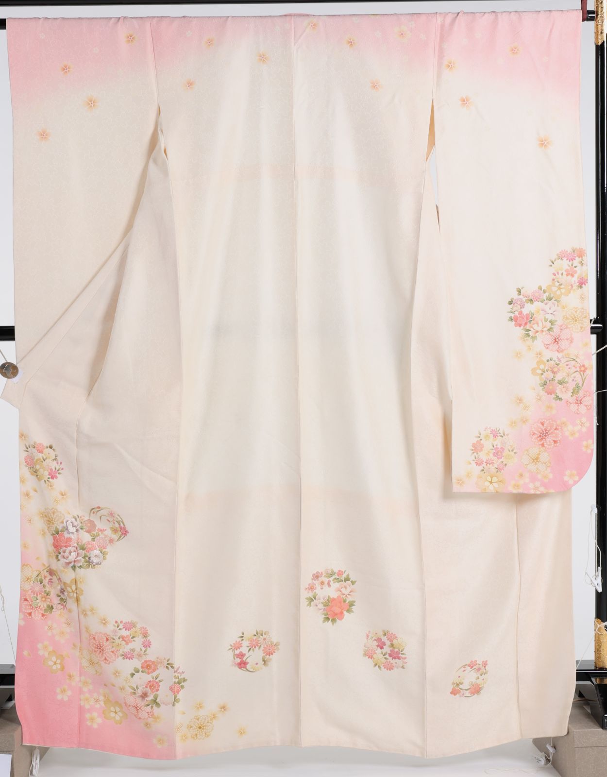 振袖【中古】 仕立上がりリサイクル品 白色 花柄 正絹 R129 - メルカリ