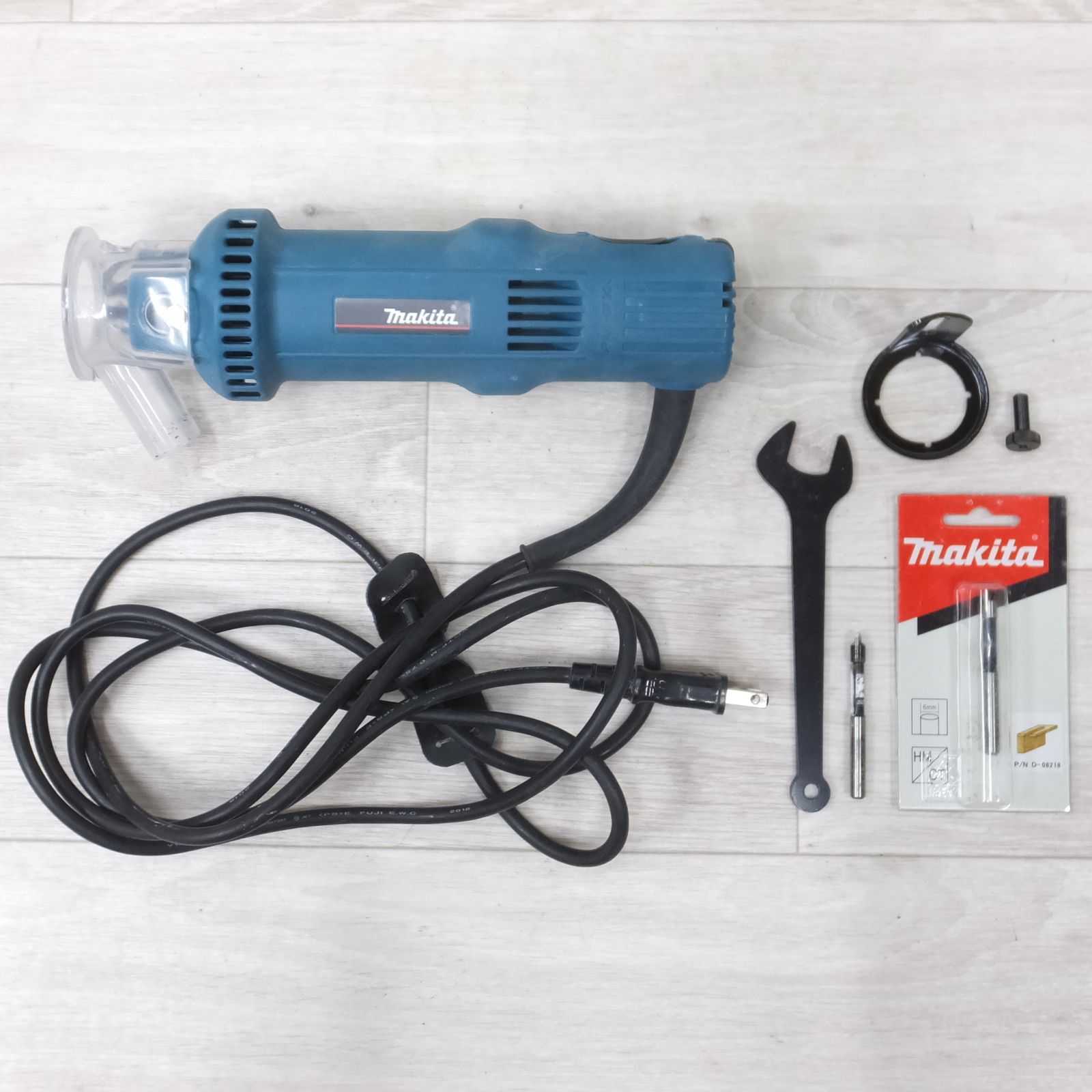 Makita 3706BSK 防塵ボードトリマー美品 Makita 3706BSK 防塵ボードトリマー美品