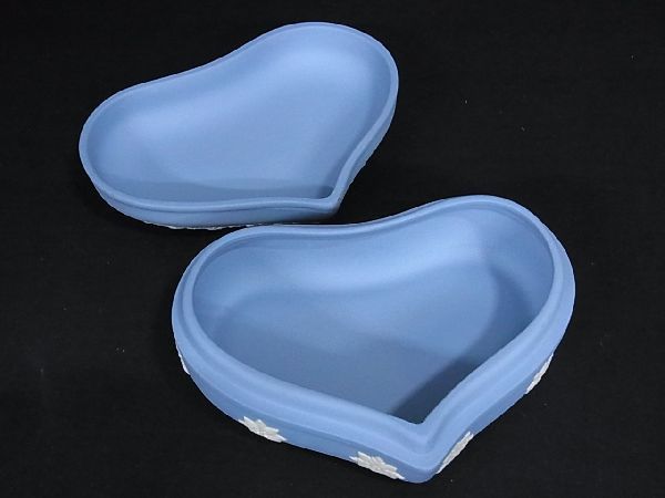  - ■新品■未使用■   ウェッジウッド ジャスパー ハート型 オブジェ 小物入れ 陶器 置物 ライト ブルー系×ホワイト系 CA7530 □新品□未使用□ Wedgwood ウェッジウッド ジャスパー ハート型