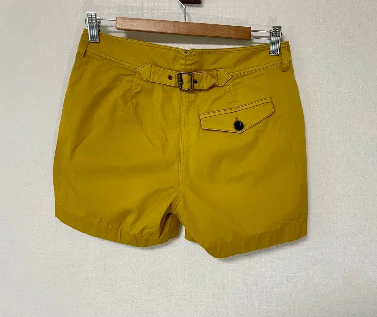 BURBERRY ショートパンツ 38 マスタード BURBERRY ショートパンツ 38 マスタード - メルカリ