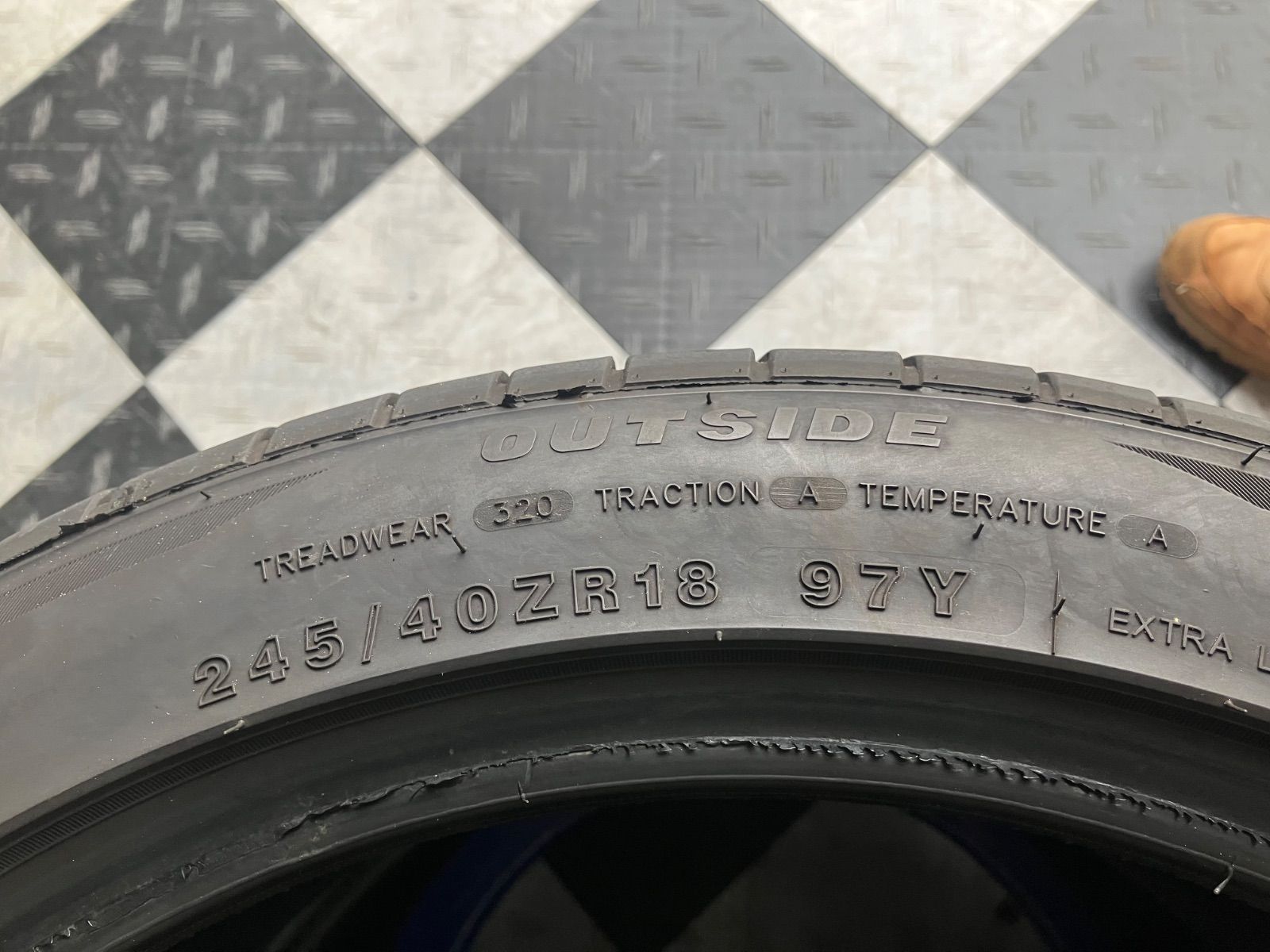 ミネルヴァ タイヤ2本