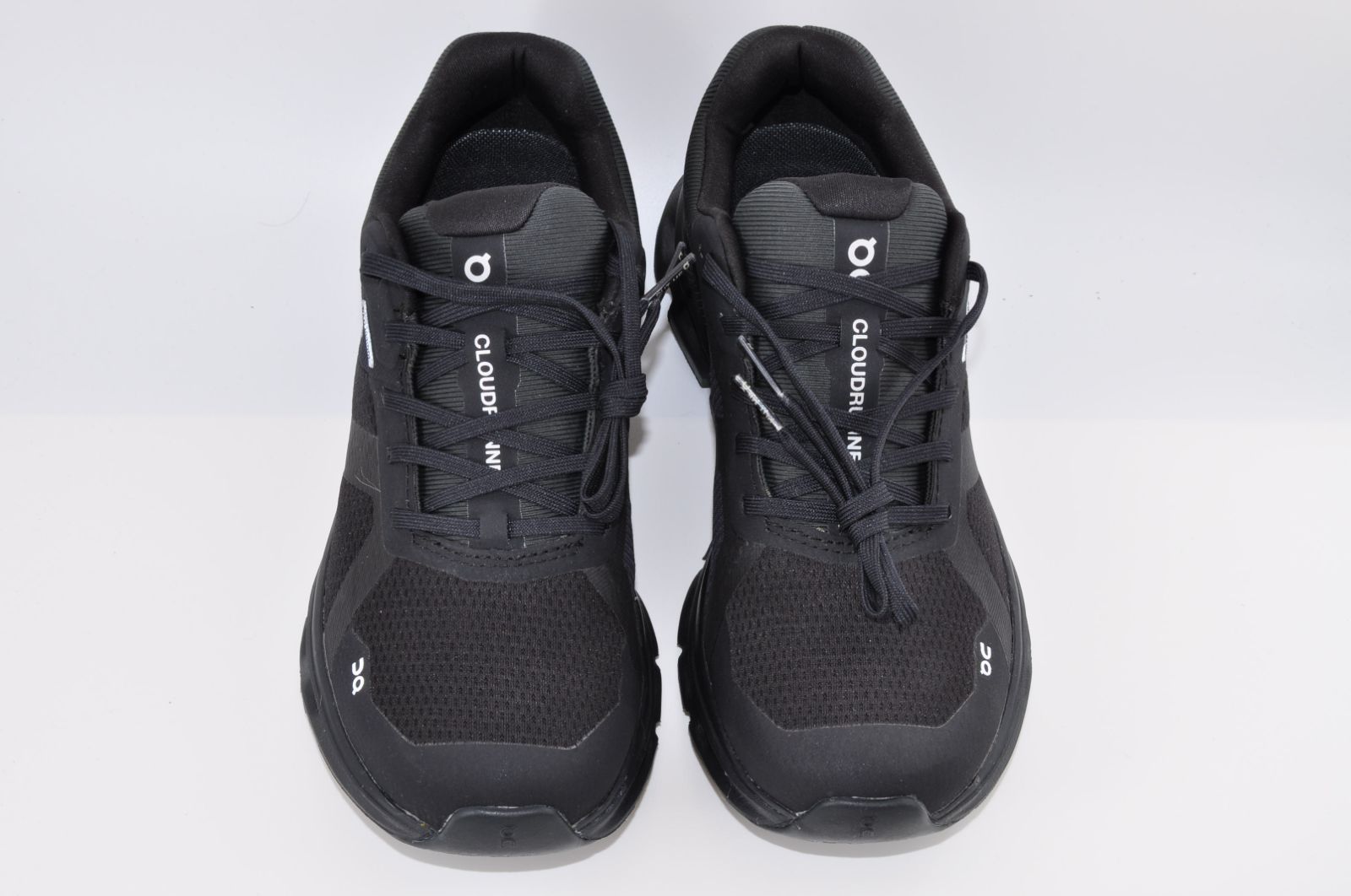 On オン レディースシューズ スニーカー ランニングシューズ Cloudrunner 防水 23.0cm ブラック 52.98637