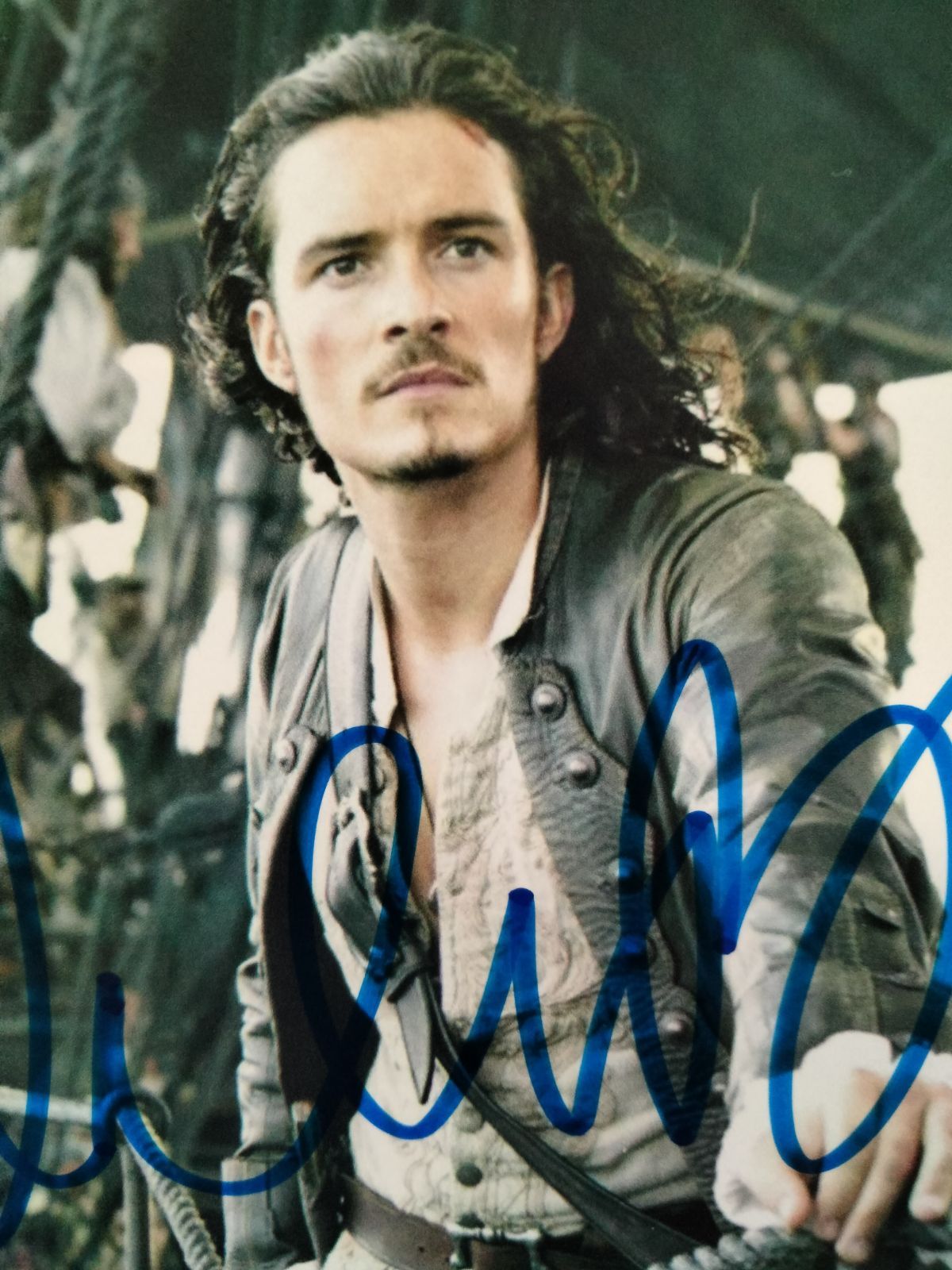 オーランドブルーム　直筆サイン入り写真 セール中…オーランド・ブルーム直筆サイン入り2Lサイズ写真