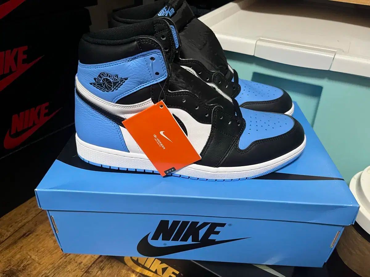 ナイキ エア ジョーダン 1 ハイ ユニバーシティ ブルー 290
