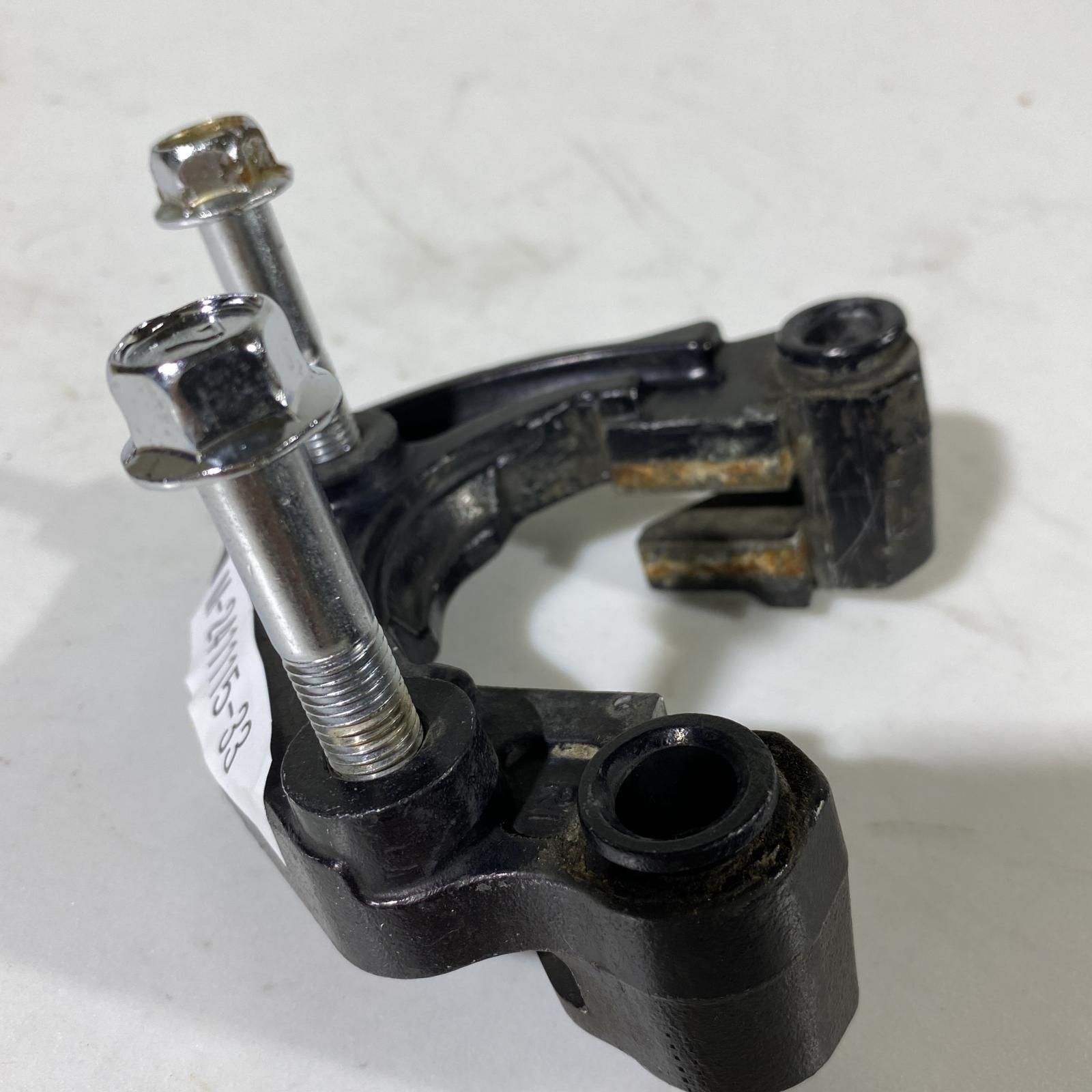 KAWASAKI Z400FX/Z400J/Z550FX フロントキャリパーサポート 右側