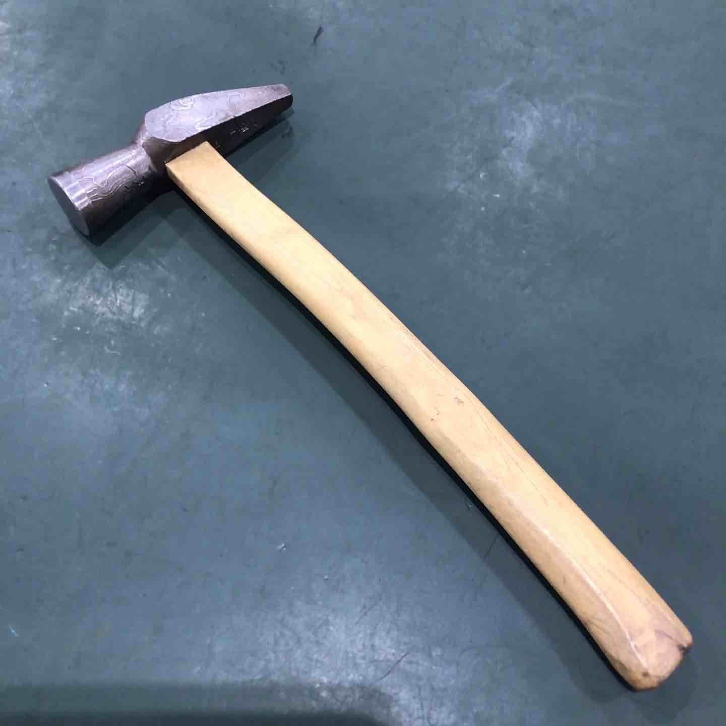 美品】道心斎正行作 舟手型玄翁 100匁 いぶし木目 グミ柄 【川口 美品】道心斎正行作 舟手型玄翁 100匁 いぶし木目 グミ柄 【川口