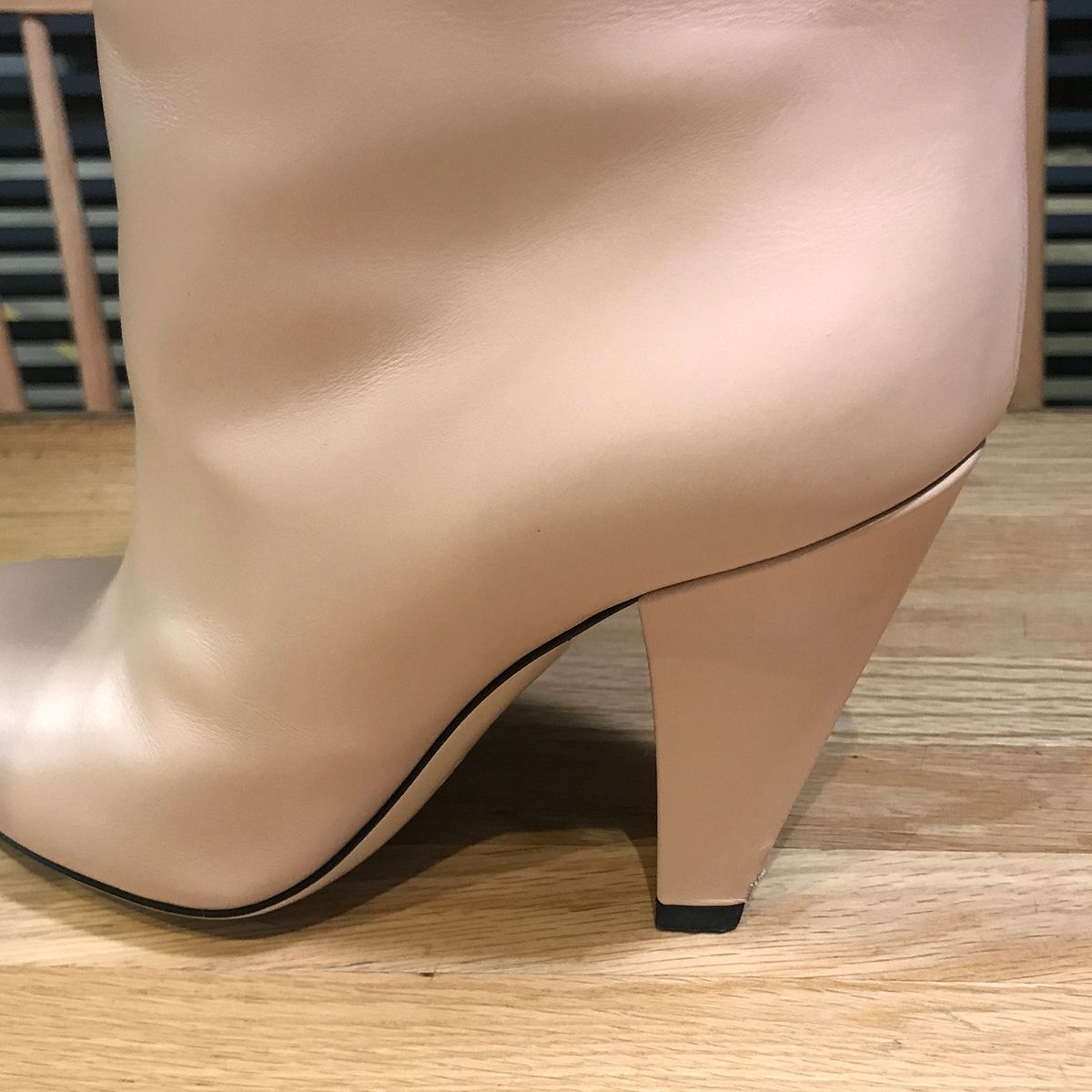 超美品】フェンディ FFカーリグラフィー ロングブーツ レザー ピンク