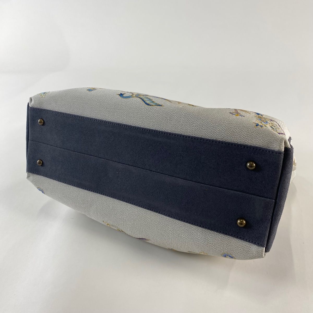 【極美品】和装バッグ OKAJIMA  保存袋付き　草花 黒 正絹 和装小物 和装バッグ 優品 セミフォーマル よろけ縞 金糸 黒灰 正絹 和装