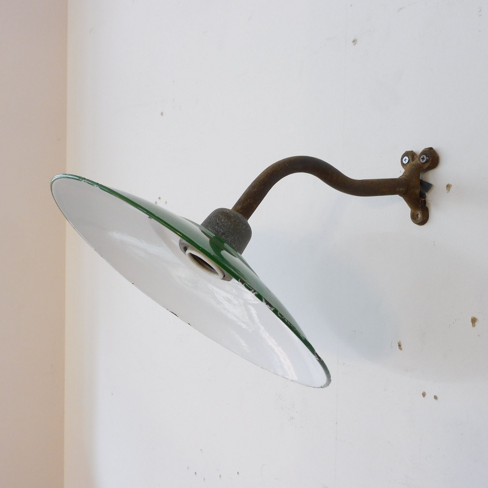 ホーロー笠の門灯 ブラケット HK-a-05588 | アンティーク 電傘 ランプシェード 照明 氷コップ 和硝子 古道具 金具