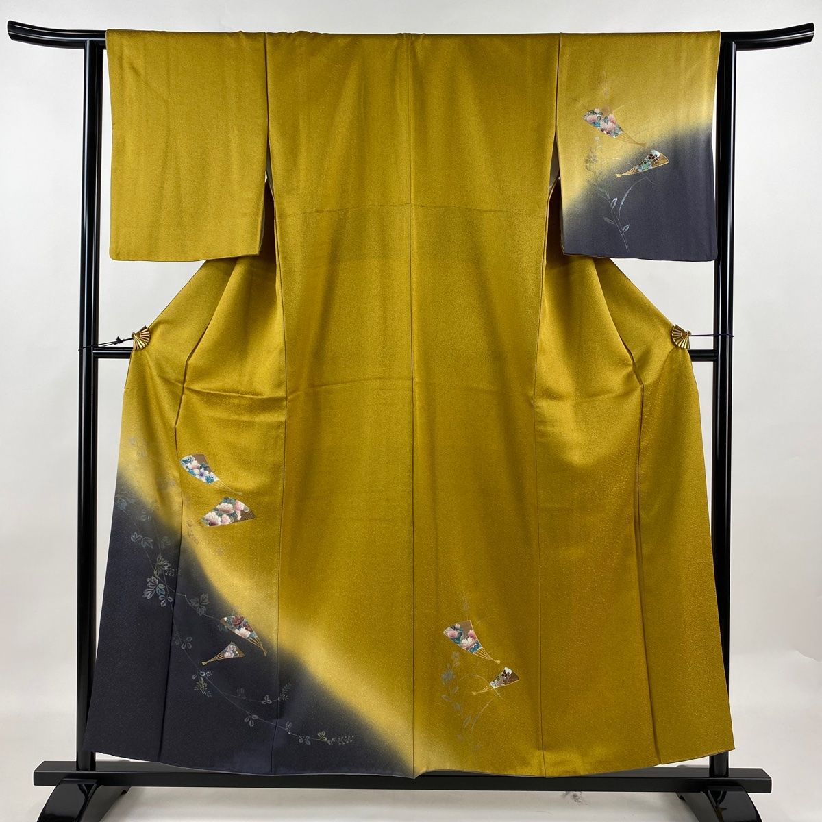 付下げ 身丈150.5cm 裄丈62cm S 袷 椿 金彩 ベージュ 正絹 秀品 【中古  