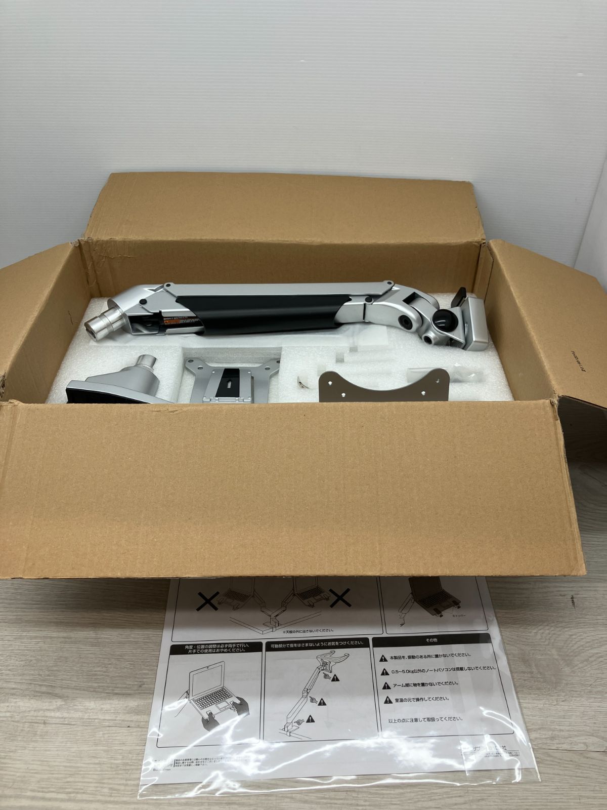 サンワダイレクト ノートパソコンアーム 水平垂直多関節 C10-75 T