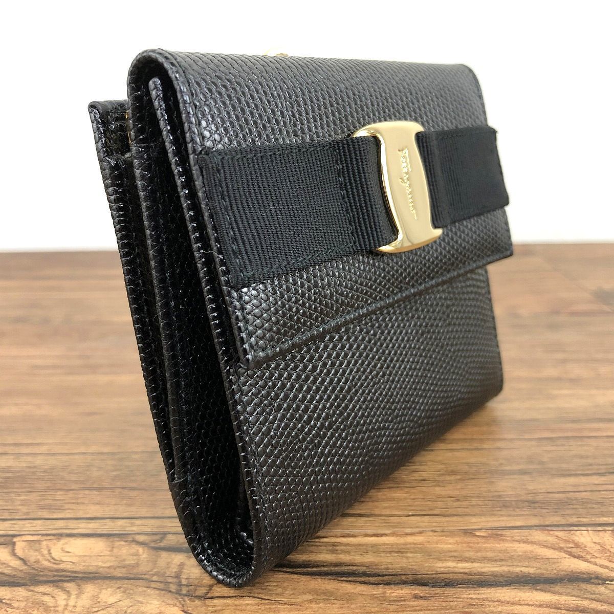 極美品 Salvatore Ferragamo コンパクトウォレット 204