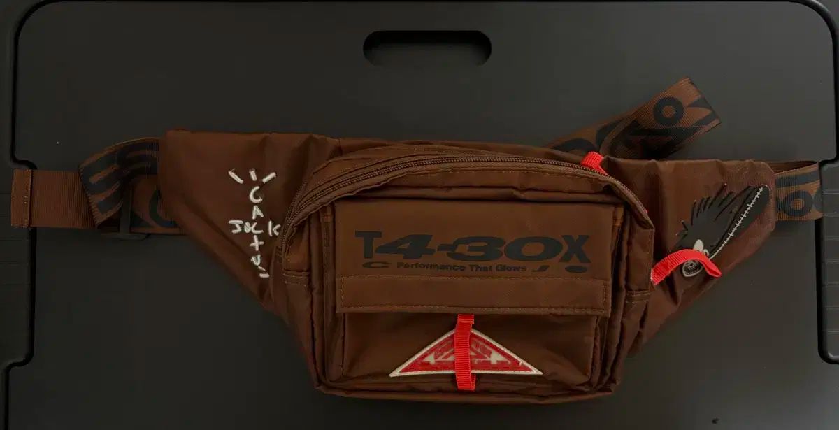 版 トラビス スコット ヒップサック