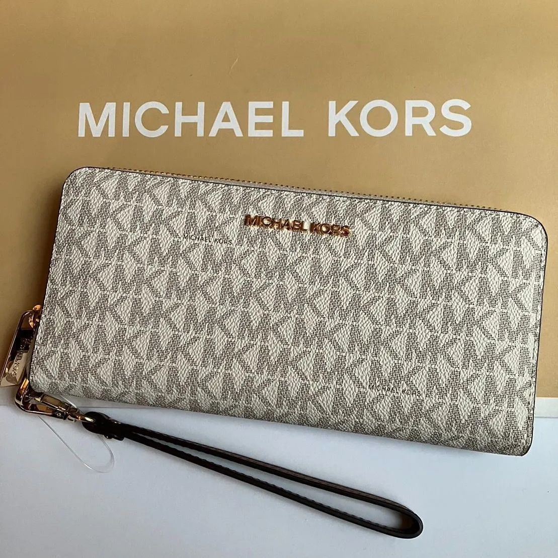 マイケルコース（MICHAEL KORS） 長財布 バニラ アメリカ直営店 - メルカリ