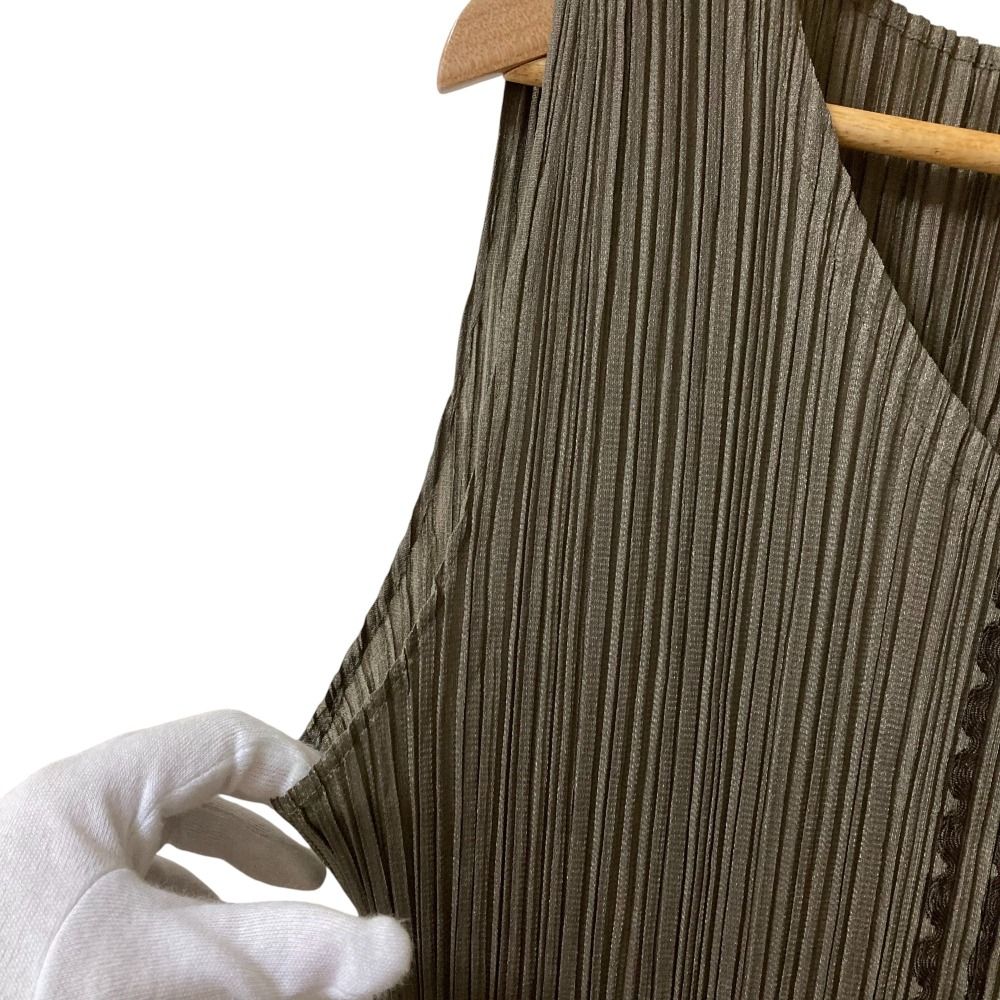 カーキ レディース