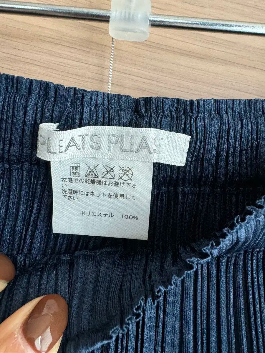 プリーツプリーズイッセイミヤケ パンツ ネイビー プリーツプリーズ