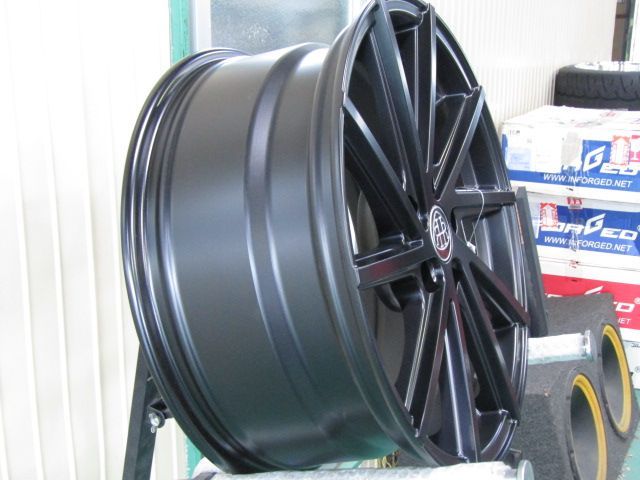 マットブラックエディション クラウンに